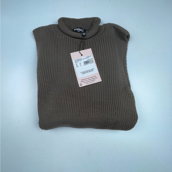 TALL HIGH NECK SLEEVELESS
KNITTED TOP
Brown - Picture 3 of 3